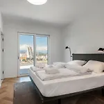 Modern Three-bedroom Masarykova With Private Parking Apartma *