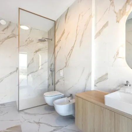 Modern Three-bedroom Masarykova With Private Parking Appartamento