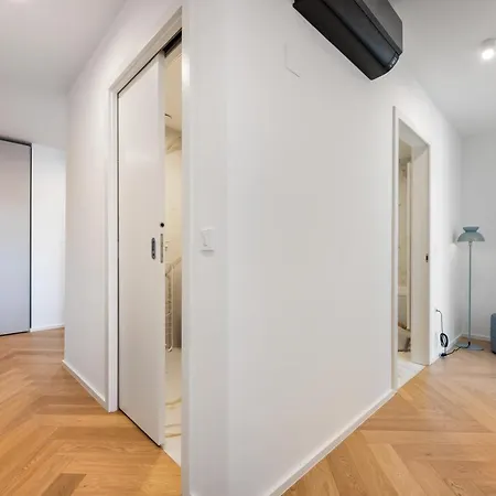 Modern Three-bedroom Masarykova With Private Parking Apartment *