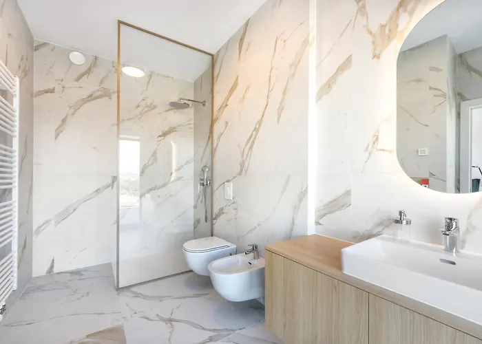 Modern Three-bedroom Masarykova With Private Parking Appartement